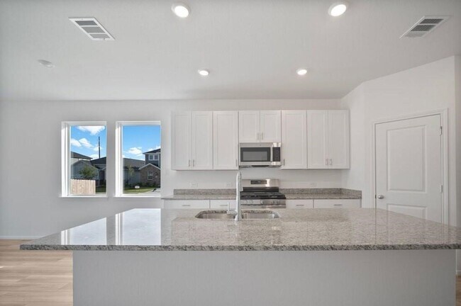 Building Photo - 8002 Horse Hvn Ln