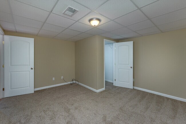 Building Photo - Huge 2 Homes in 1 with 2 full kitchens