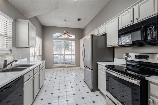 Building Photo - 918 Azalia Dr