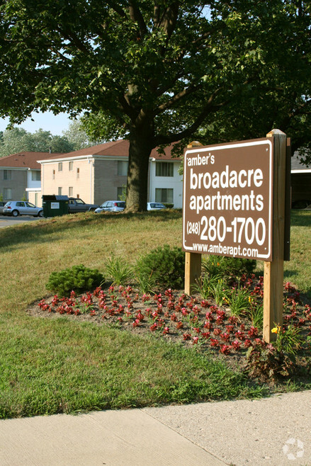 Building Photo - amber's Broadacre Apartments