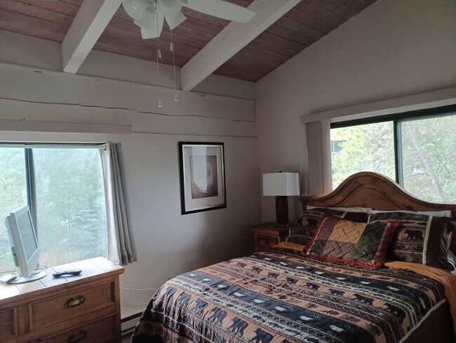 Building Photo - 4660 Vail Racquet Club Dr