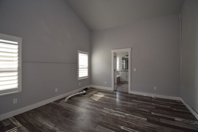 Building Photo - Spacious and Bright 5 Bed 3.5 Bath in Riverton!!