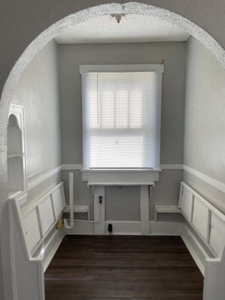 Building Photo - 422 5th Ave NW