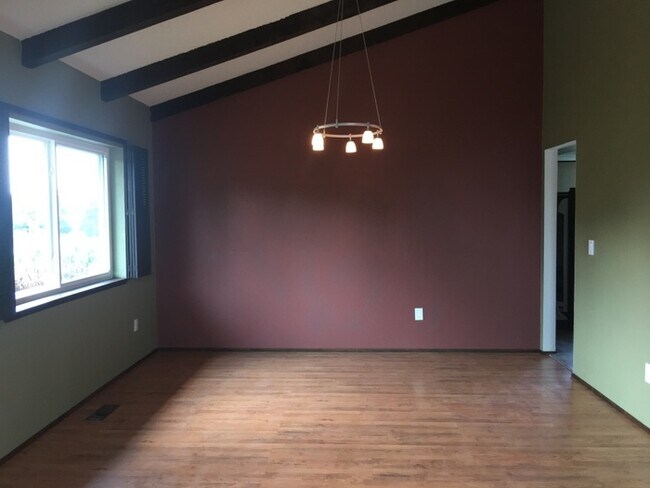 Building Photo - Reno Foothills - 1 Acre Lot Home