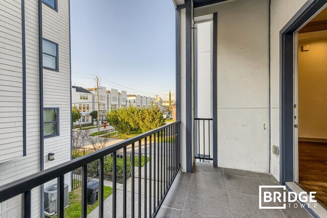 Building Photo - 2208 Arabelle St