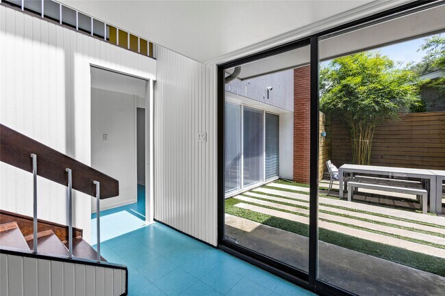 Building Photo - 1310 Harbor View Dr