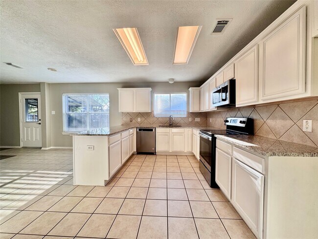 Building Photo - 10630 Acacia Forest tr