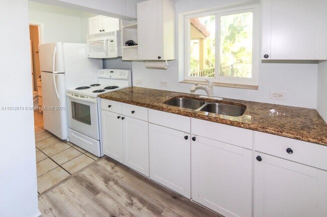 Building Photo - 812 Chukker Rd