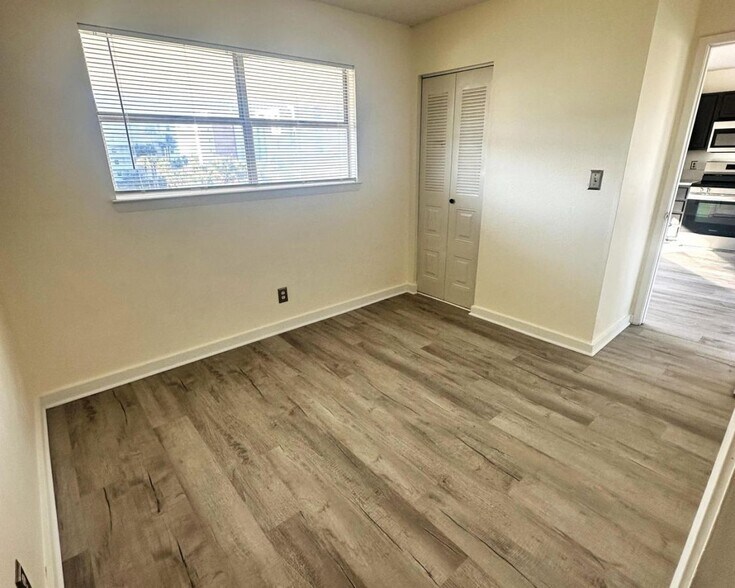 Building Photo - 304 Barracuda Ave