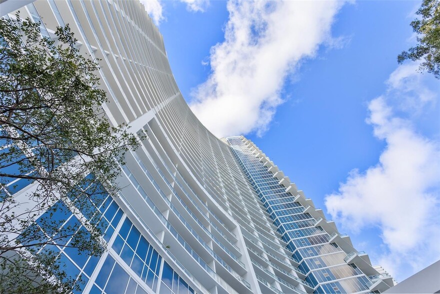 Building Photo - 2020 N Bayshore Dr