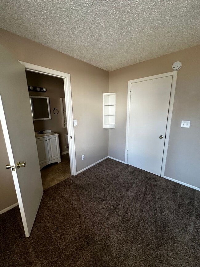 Building Photo - Garner Lane