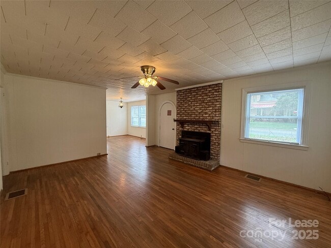 Building Photo - 730 E Iredell Ave