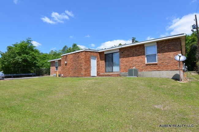 Building Photo - 2311 Walden Dr