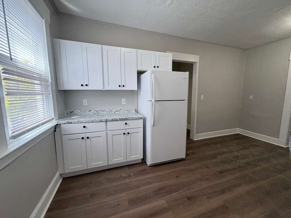 Building Photo - 324 Goffe St