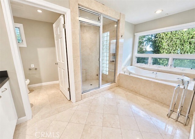 Building Photo - 16972 Oak View Dr