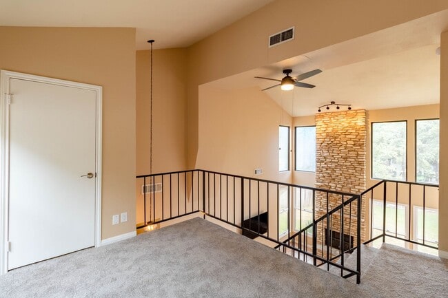 Building Photo - Charming 3 bed 2 bath Home in NW Austin!