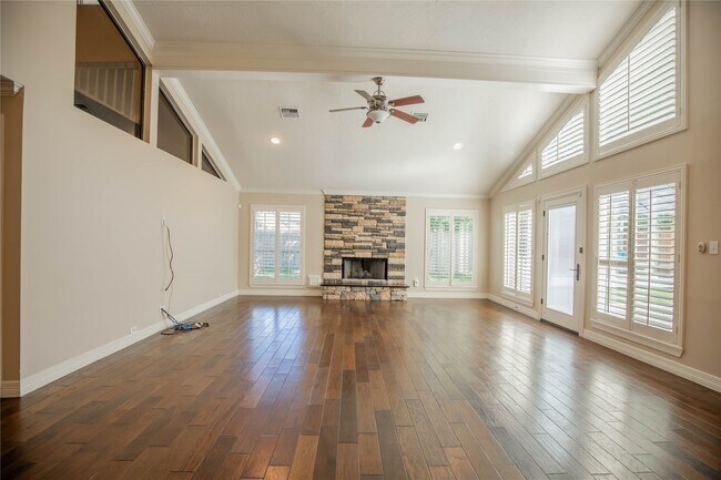 Building Photo - 1627 Fall Valley Dr