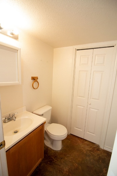 Building Photo - 114 Scofield Ave