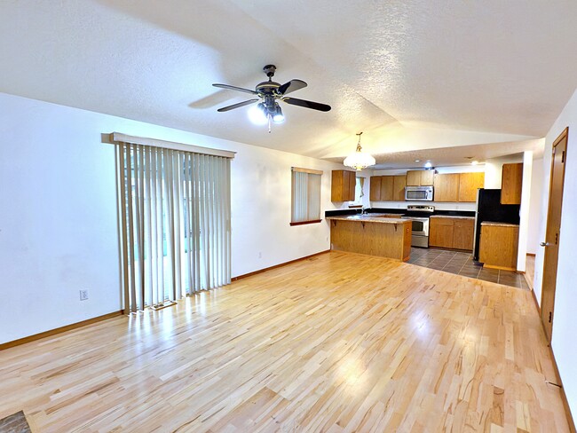 Building Photo - 9834 SE Clinton St