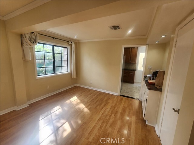 Building Photo - 7432 Hazeltine Ave