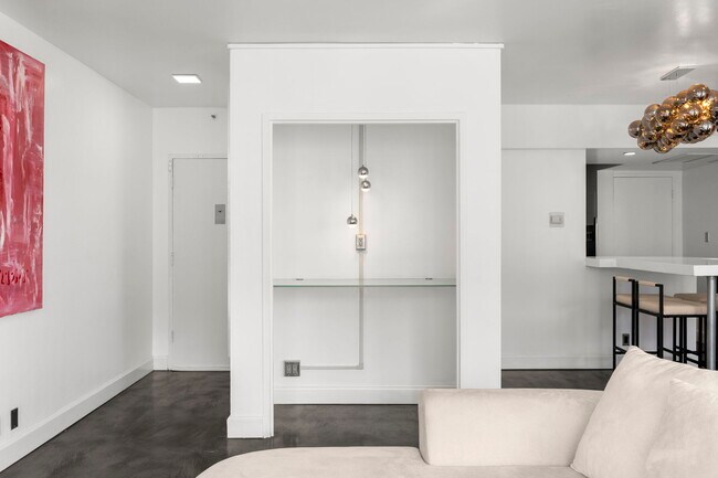 Building Photo - 1000 West Ave