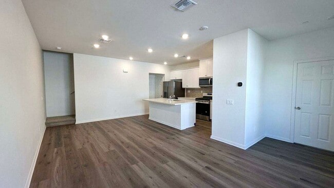 Building Photo - 3943 E Carmel Privado