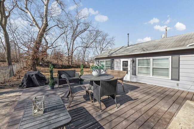 Building Photo - New Renovated Two Bed One Bath Home!!!
