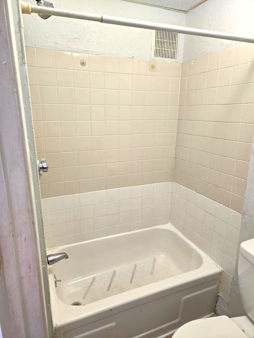 Building Photo - 31 Beecher St