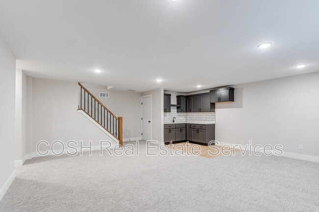 Building Photo - 8449 W 37th Ct N