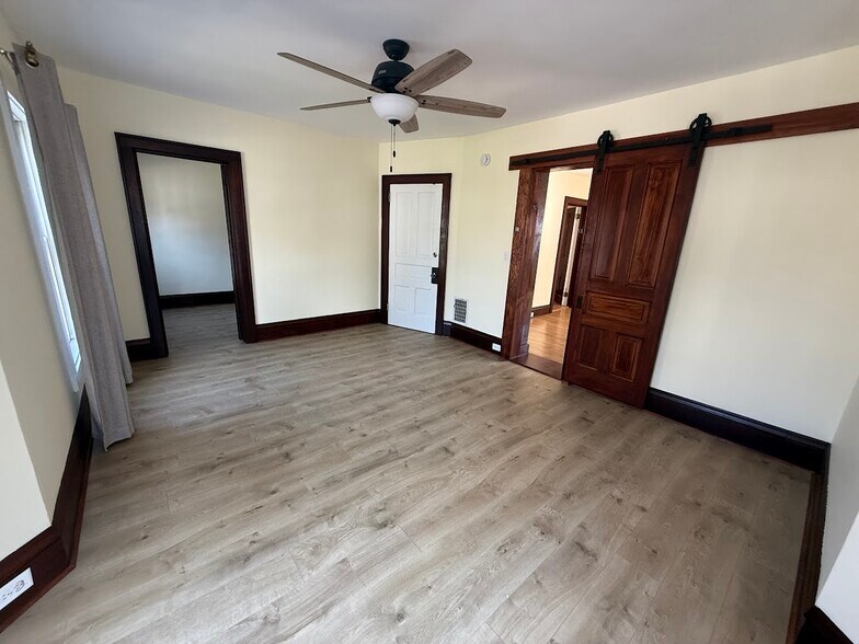 Building Photo - 207 S Broom St