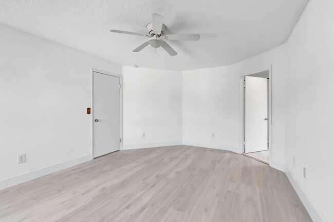 Building Photo - Boca Raton Modern Comfort Meets Florida Ch...