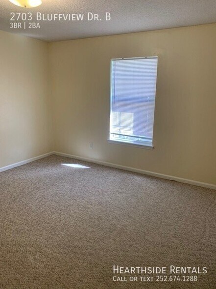 Building Photo - 2703 Bluff View Dr