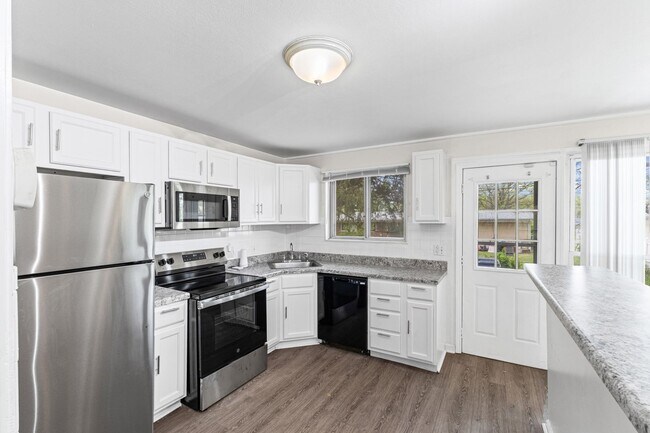 Building Photo - Newly Renovated 3BR + Finished Basement