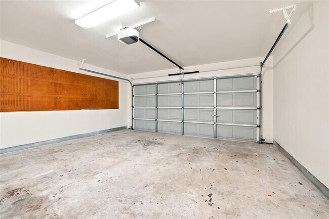 Building Photo - 12521 Canyon Glen Dr