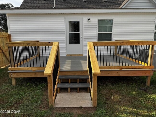 Building Photo - 3905 E 13th St