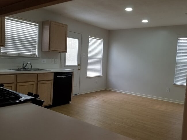 Building Photo - 839 Autumn Point Ln