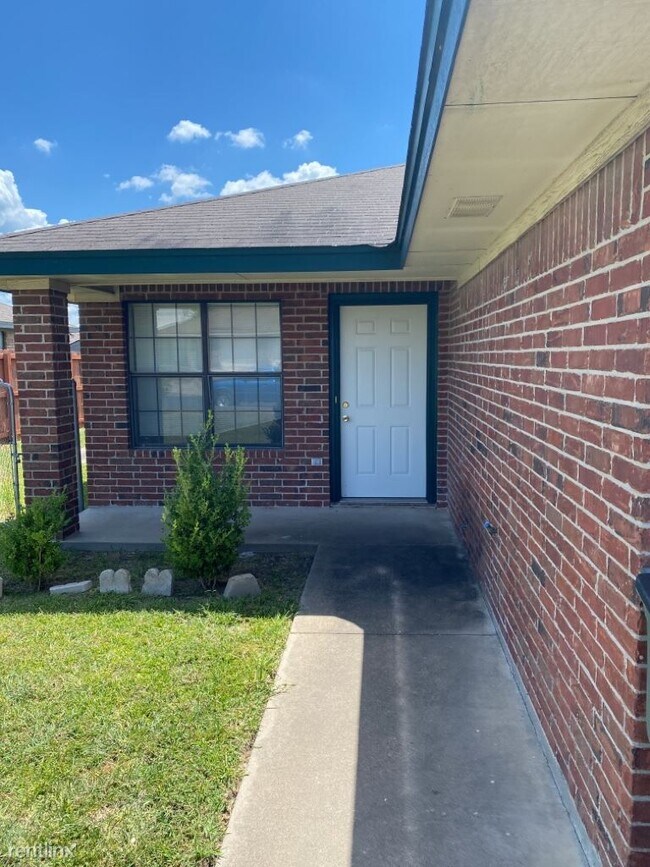 3 br, 2 bath Duplex 5208 Morning Glen Ln... 5208 Morning Glen Ln