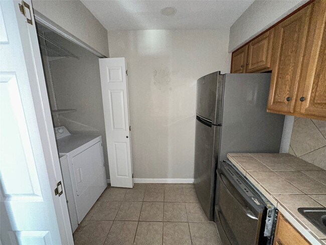 Building Photo - 3506 Cove View Blvd