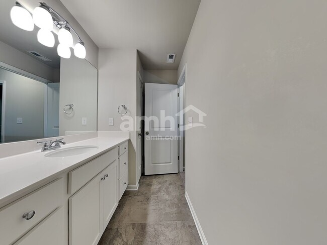 Building Photo - 214 Omega Ct