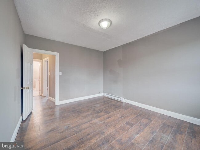Building Photo - 2047 Griffis Ave