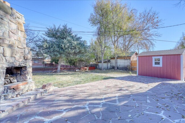 Building Photo - Ranch, no stairs, 1-car garage, fenced yar...