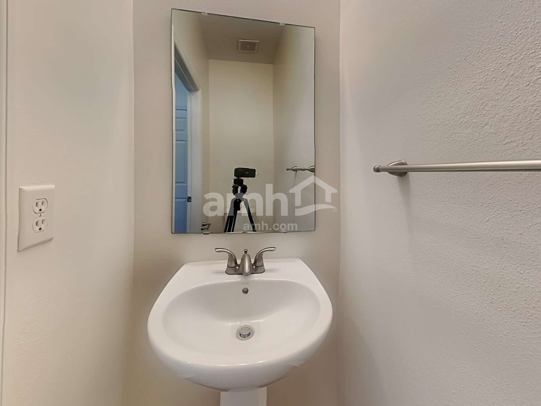 Building Photo - 75050 Ravenwood Dr