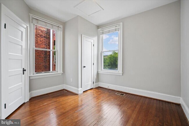 Building Photo - 3211 11th St NW