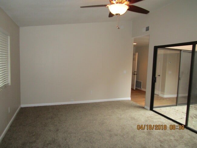 Building Photo - 1529 Lincoln Rd