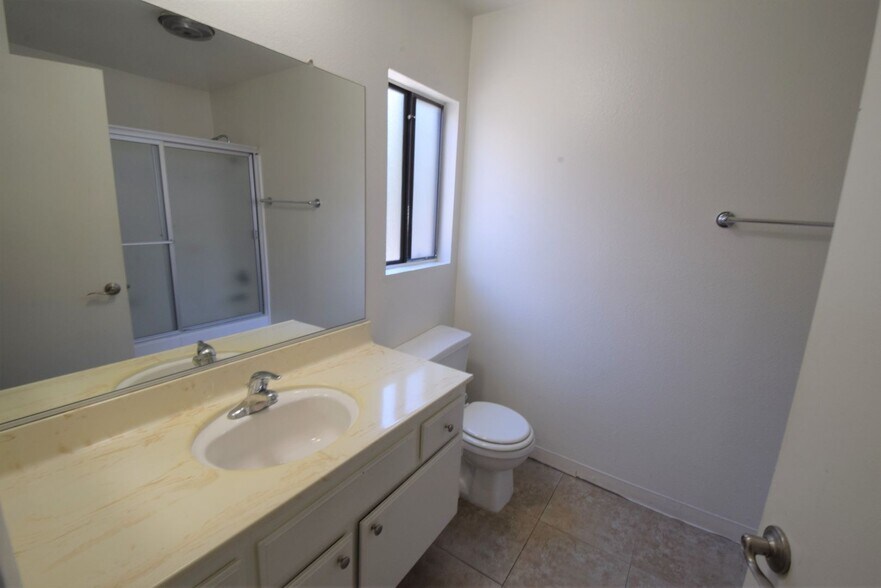 Building Photo - 5400 Morella Ave