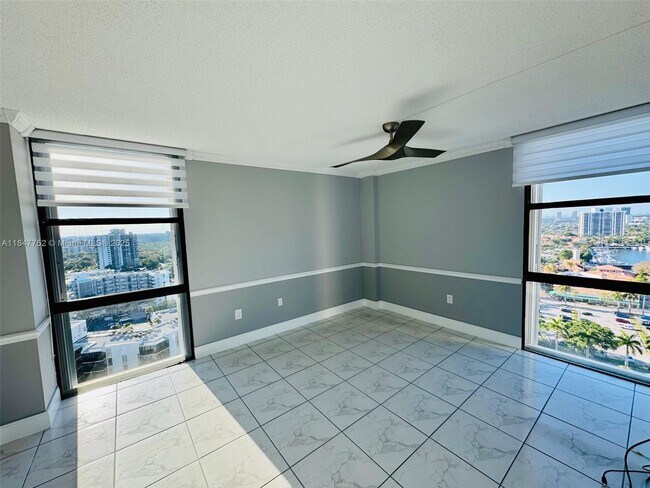 Building Photo - 3625 N Country Club Dr