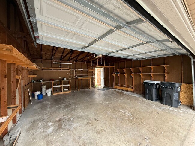 Building Photo - Updated Townhome in Coon Rapids!!  3bed/2bath