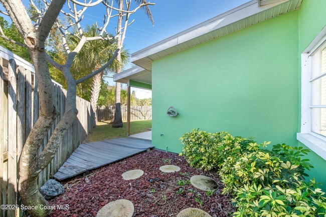 Building Photo - 206 4th Ave