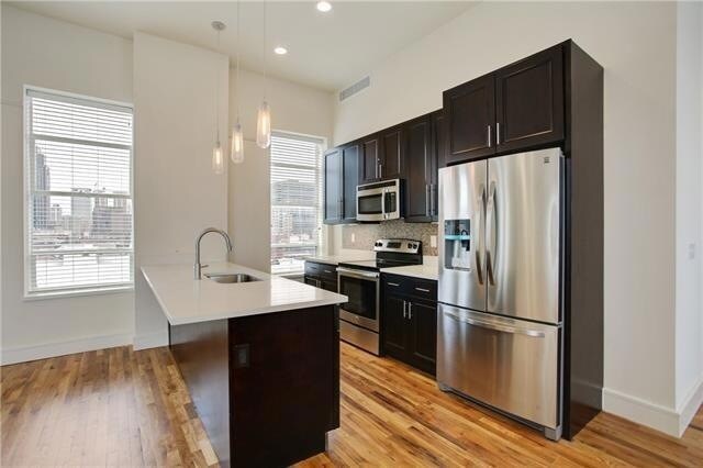 Building Photo - 833 Howard Ave