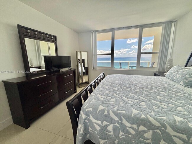 Building Photo - 3505 S Ocean Dr